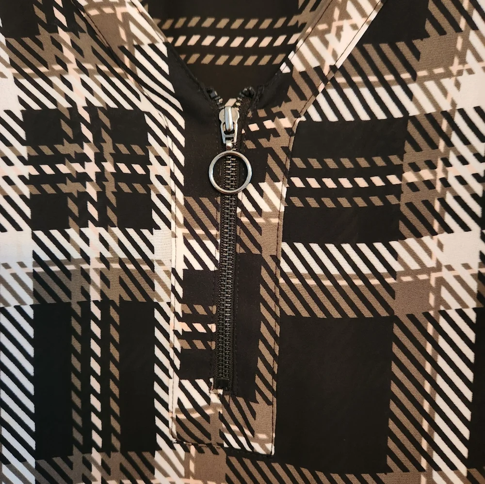 EUC Candies Womens Print Blouse with Cut Out Shoulder Design.  UNIQUE.  SIZE M - Picture 2 of 6